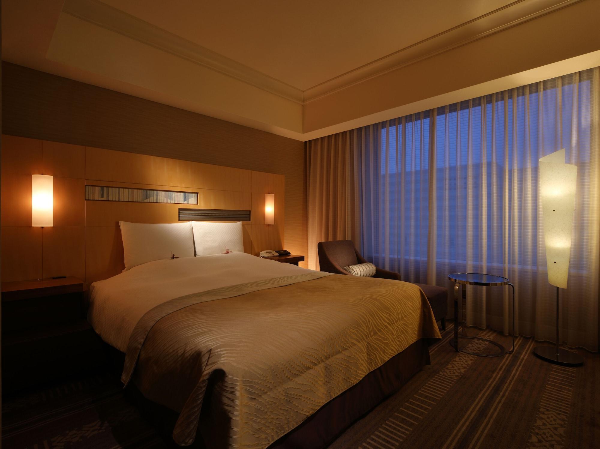 โรงแรมโอคุระ ฟูกูโอกะ ฟูกุโอกะ ภายนอก รูปภาพ A room at the hotel