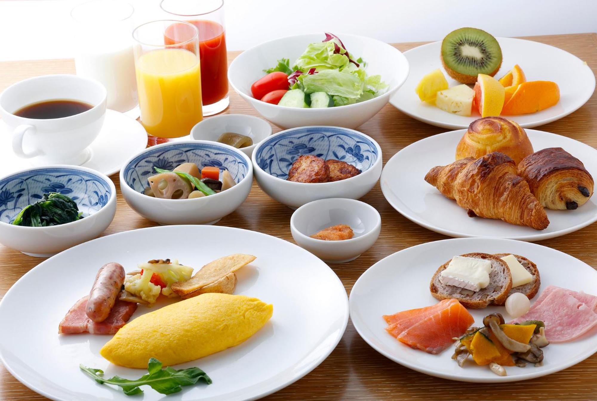โรงแรมโอคุระ ฟูกูโอกะ ฟูกุโอกะ ภายนอก รูปภาพ A Japanese breakfast