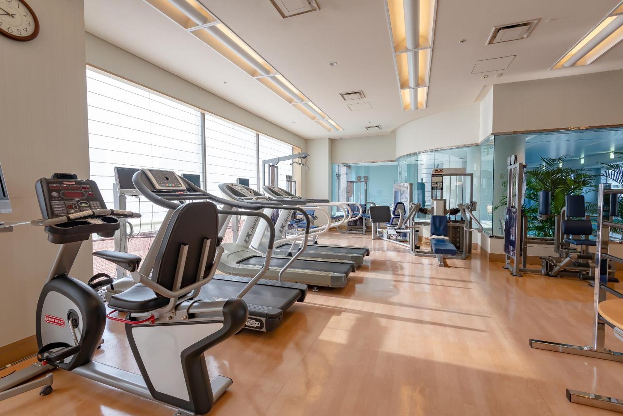 โรงแรมโอคุระ ฟูกูโอกะ ฟูกุโอกะ ภายนอก รูปภาพ The gym at the hotel