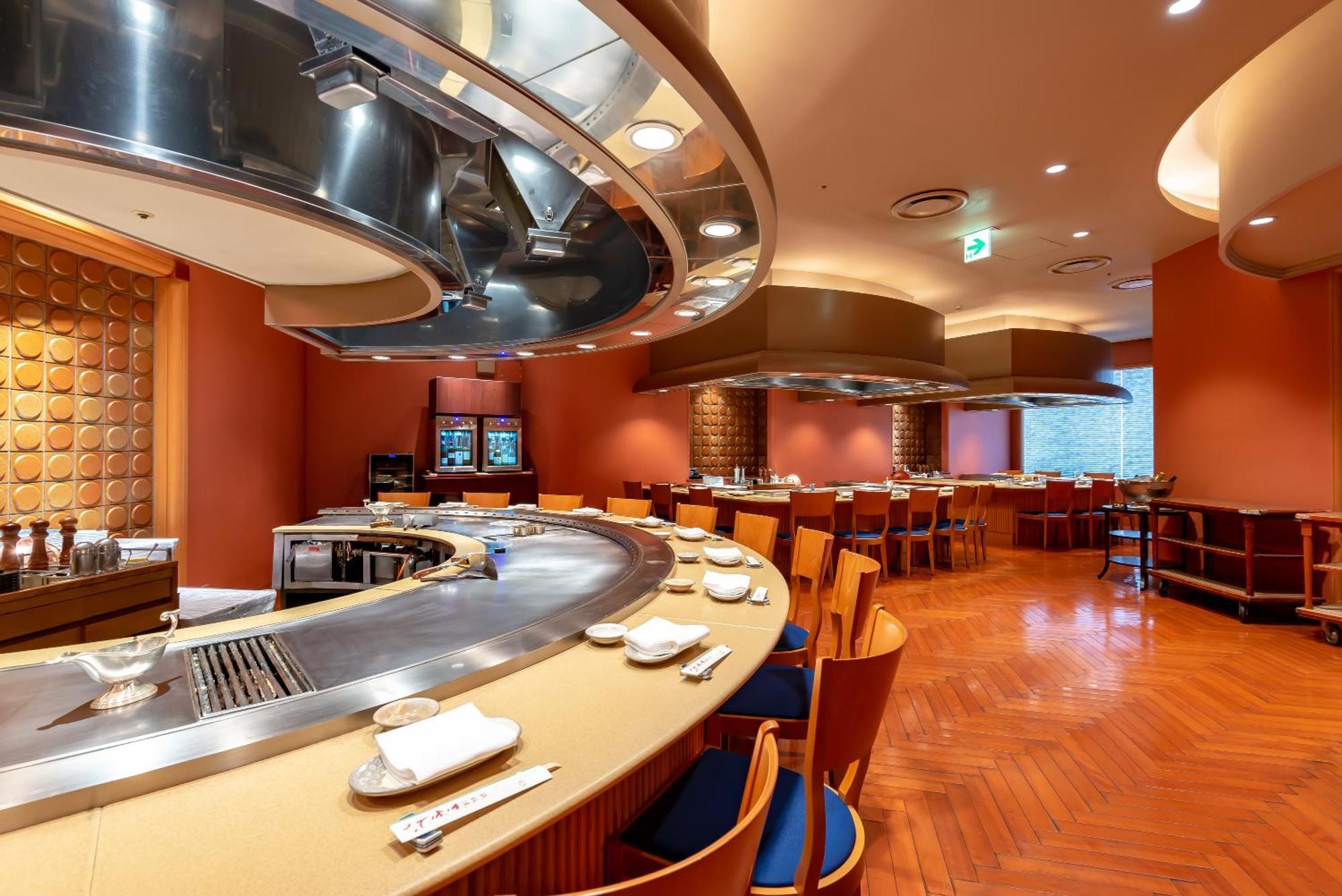 โรงแรมโอคุระ ฟูกูโอกะ ฟูกุโอกะ ภายนอก รูปภาพ Interior of a sushi-go-round