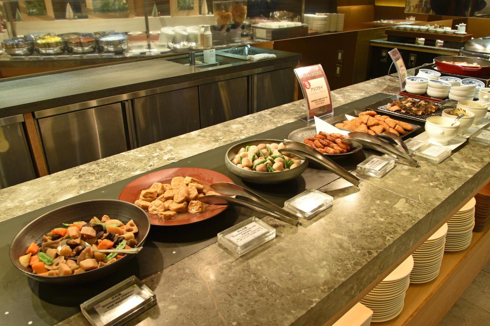 โรงแรมโอคุระ ฟูกูโอกะ ฟูกุโอกะ ภายนอก รูปภาพ A buffet at a hotel