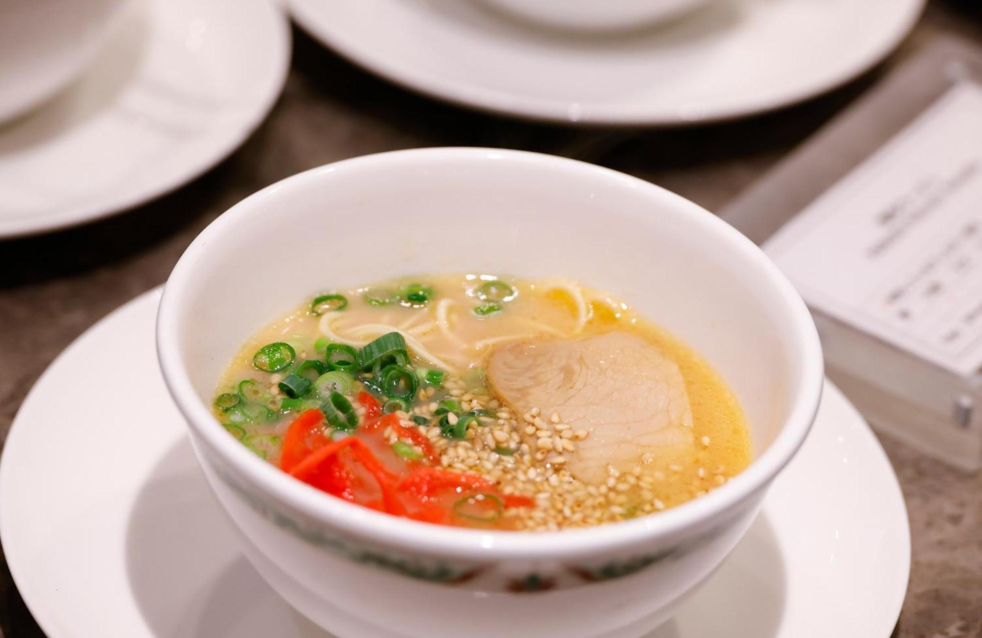 โรงแรมโอคุระ ฟูกูโอกะ ฟูกุโอกะ ภายนอก รูปภาพ A bowl of egg soup