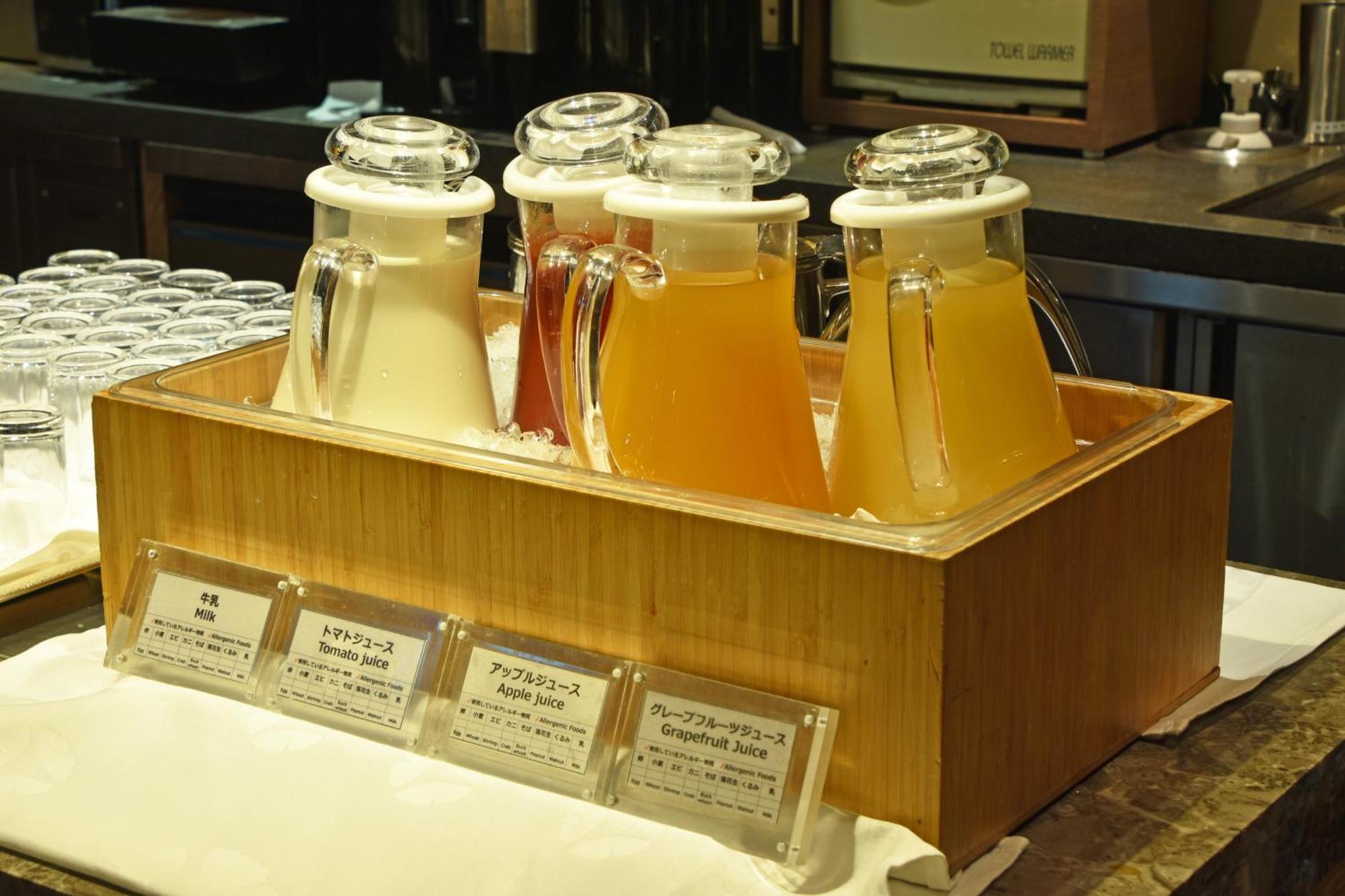 โรงแรมโอคุระ ฟูกูโอกะ ฟูกุโอกะ ภายนอก รูปภาพ Bottles of Japanese tea