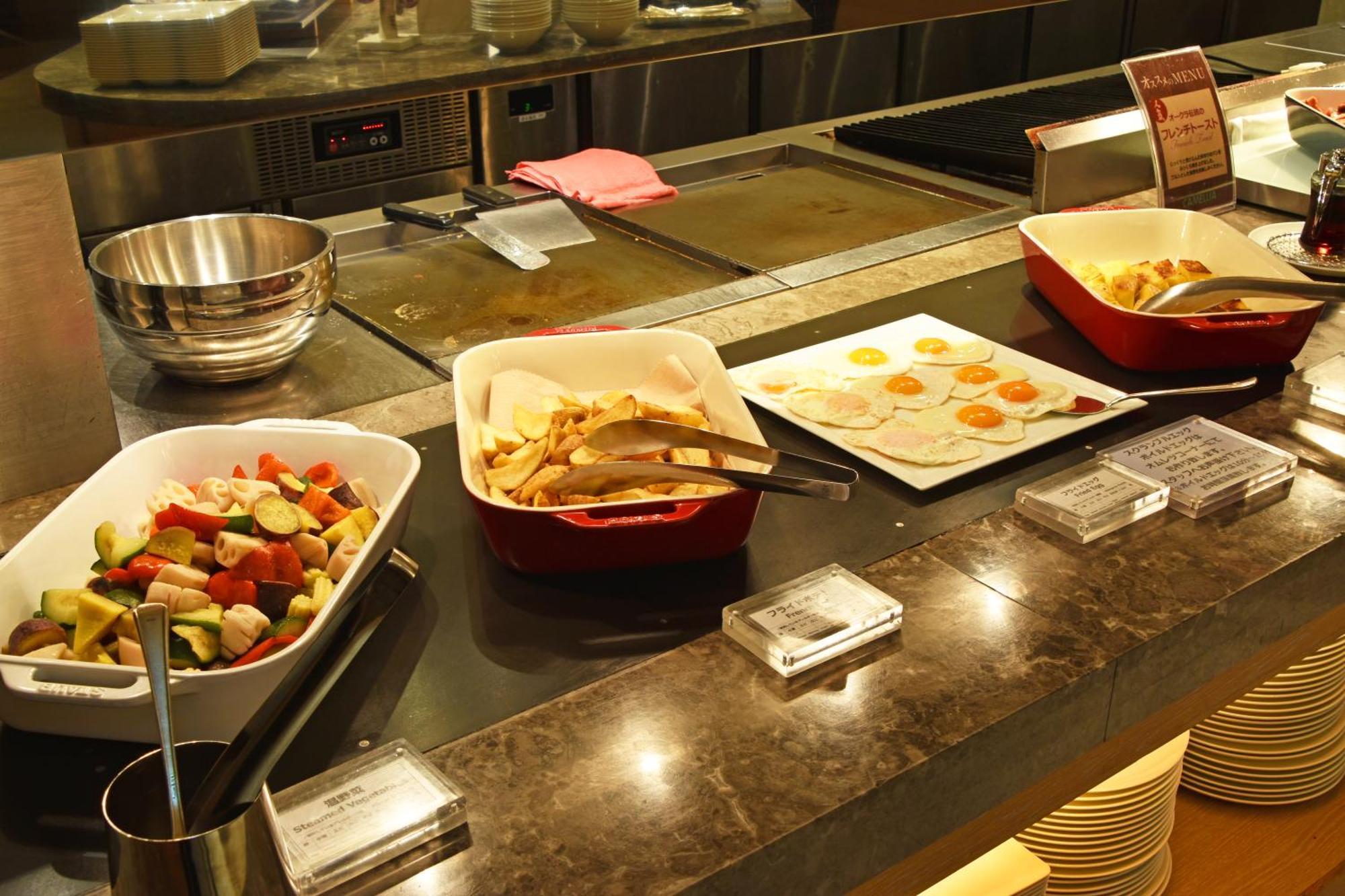 โรงแรมโอคุระ ฟูกูโอกะ ฟูกุโอกะ ภายนอก รูปภาพ A buffet at a hotel