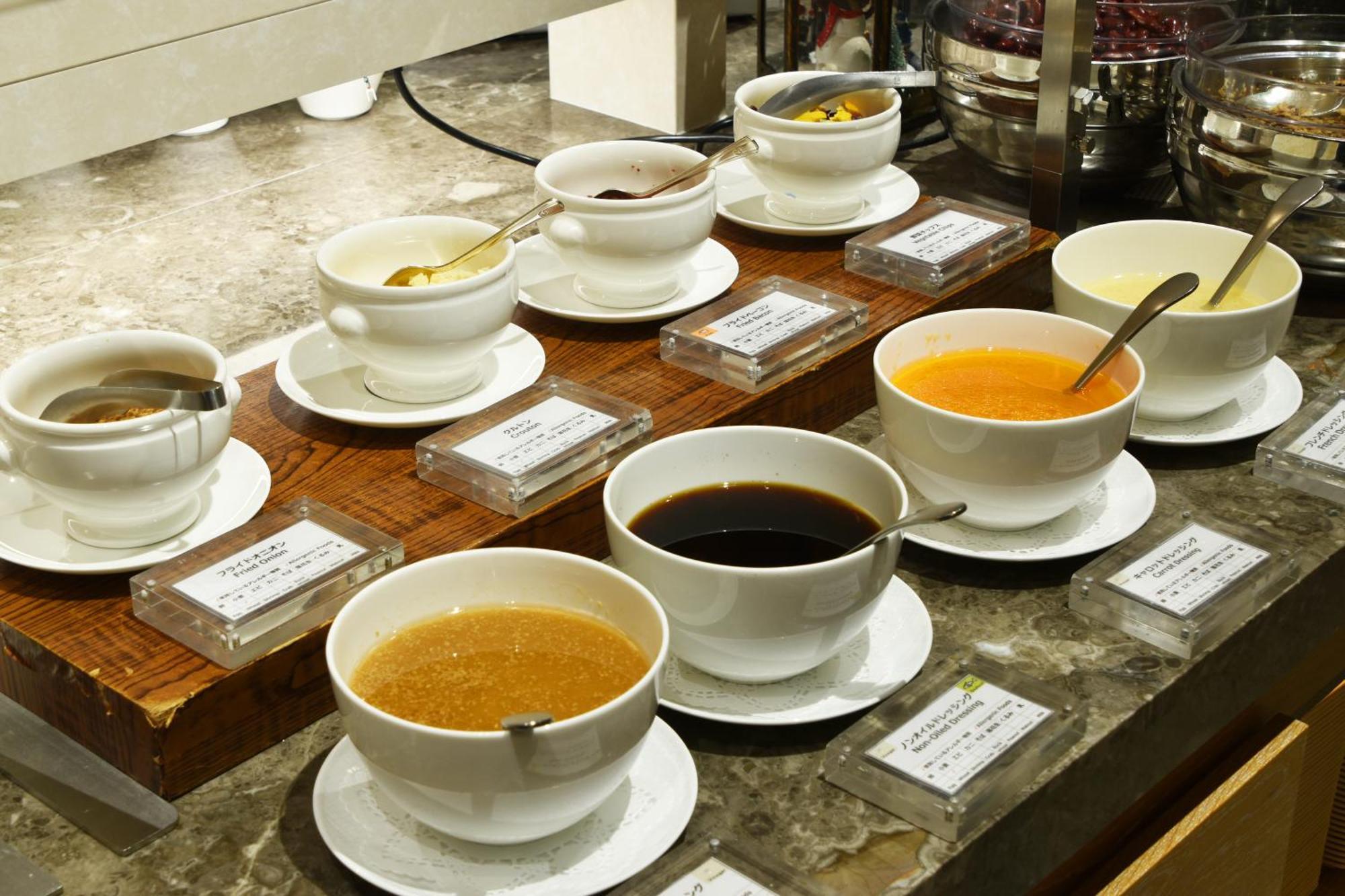 โรงแรมโอคุระ ฟูกูโอกะ ฟูกุโอกะ ภายนอก รูปภาพ Assorted teas at a hotel