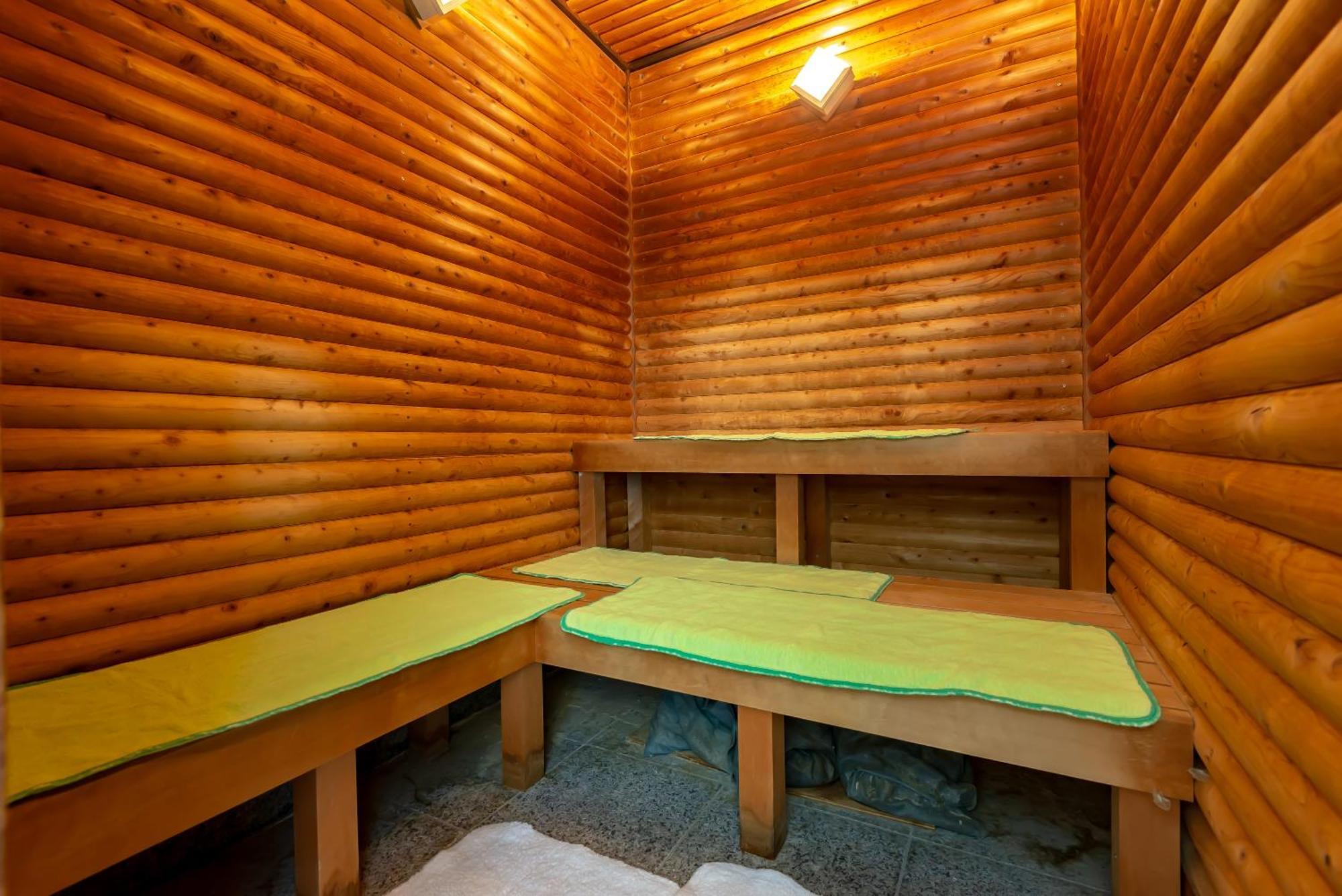 โรงแรมโอคุระ ฟูกูโอกะ ฟูกุโอกะ ภายนอก รูปภาพ A traditional Finnish sauna