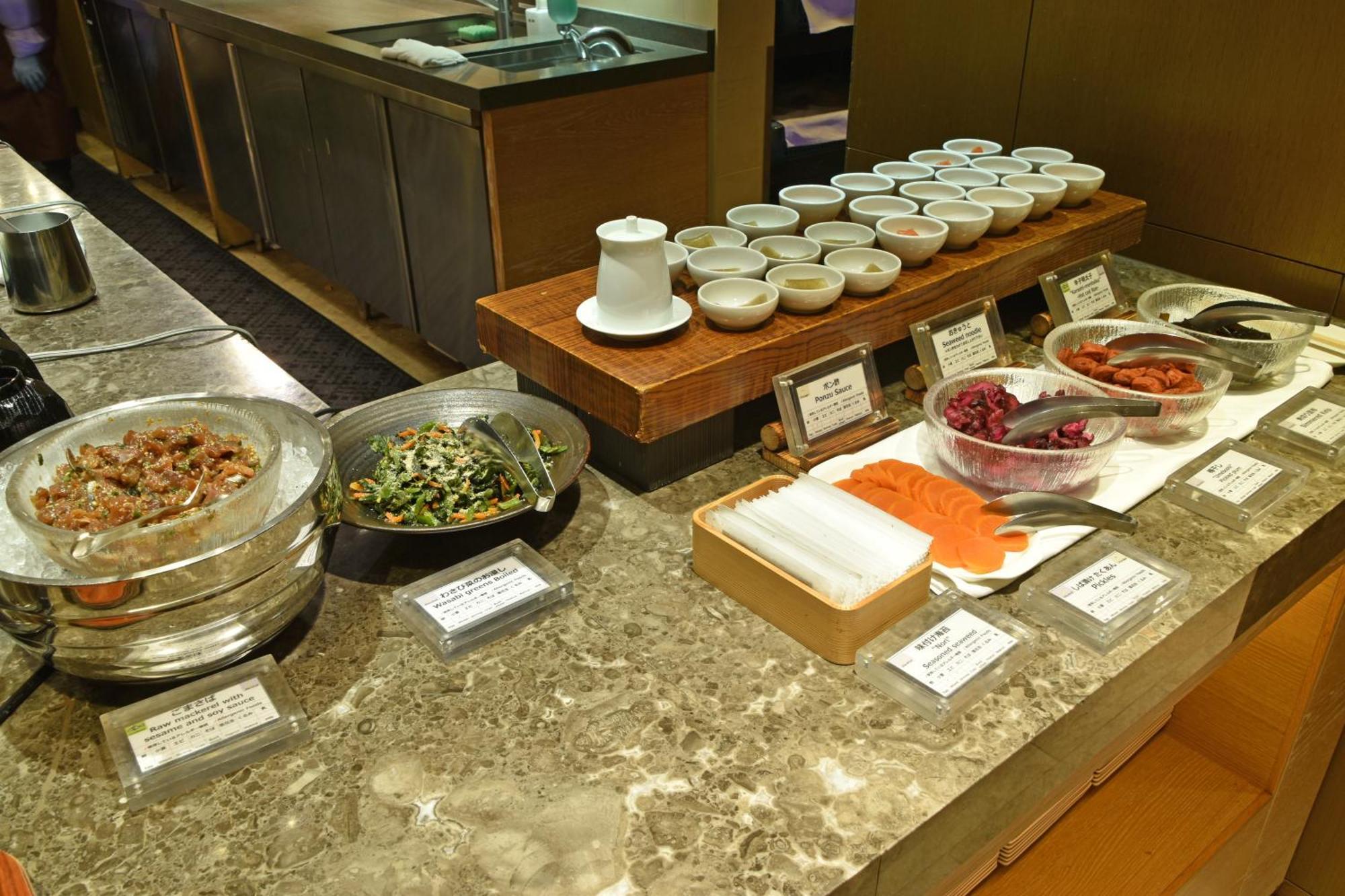โรงแรมโอคุระ ฟูกูโอกะ ฟูกุโอกะ ภายนอก รูปภาพ A selection of Korean banchan