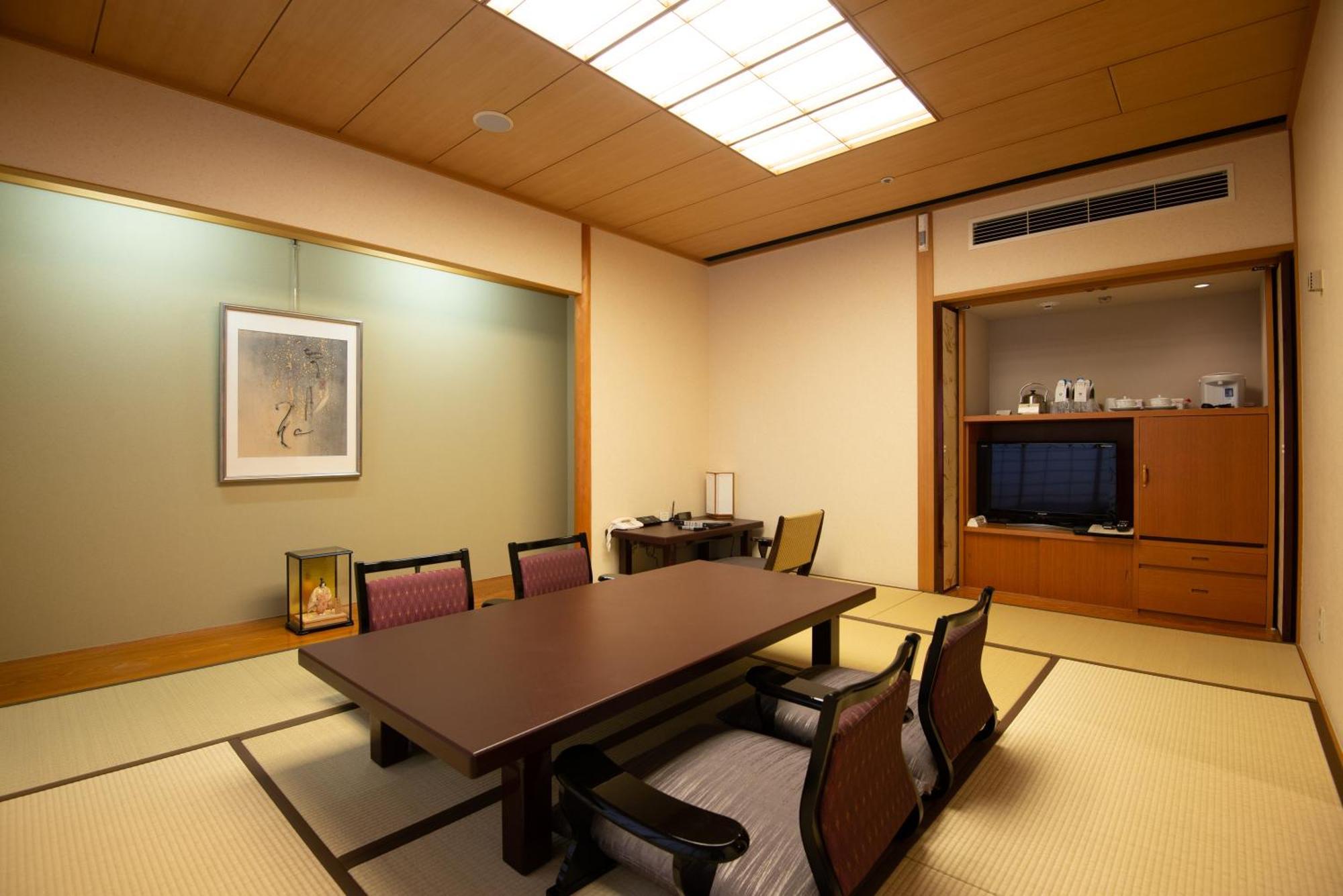 โรงแรมโอคุระ ฟูกูโอกะ ฟูกุโอกะ ภายนอก รูปภาพ A Japanese-style room at the hotel