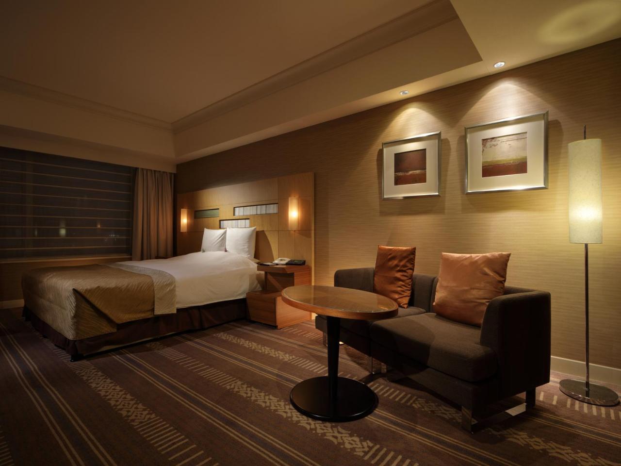 โรงแรมโอคุระ ฟูกูโอกะ ฟูกุโอกะ ภายนอก รูปภาพ A room at the hotel
