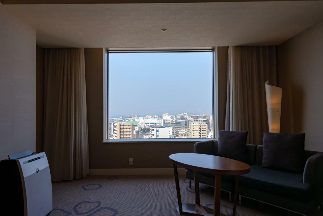 โรงแรมโอคุระ ฟูกูโอกะ ฟูกุโอกะ ภายนอก รูปภาพ A room at the hotel